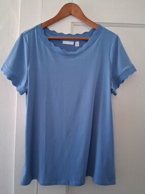 Susan Graver Scalloped Edge Top L Blue Short Sleeve Stretch